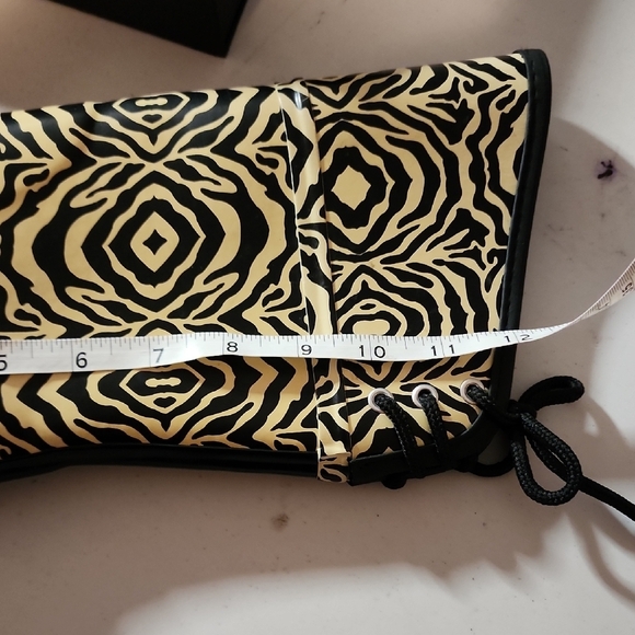 Dav Vintage Cowboy Cream and Black RainBoots with Retro Swirl Design - Picture 6 of 7